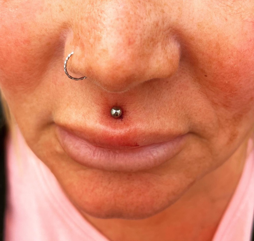 Medusa piercing above the lip