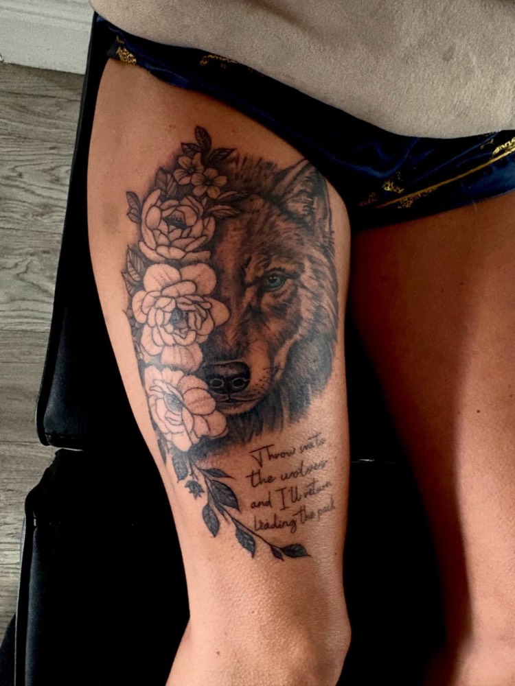 Wolf with roses, by Tilly